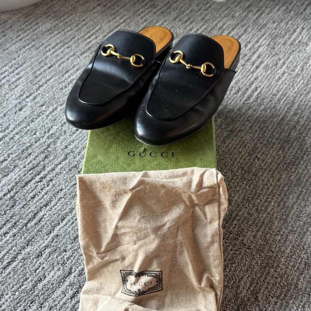 Gucci Black Leather Loafers with Gold Hardware 39.5 Women’s Authentic